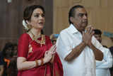 Mukesh Ambani visits Sonia Gandhi's residence to hand over Anant's wedding card