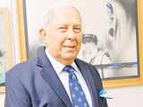 ET Awards 2014: Cipla's Yusuf Hamied, who made medicines affordable, gets Lifetime Achievement trophy