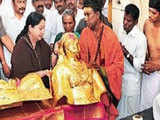 Which is real AIADMK, asks bank; refuses to give Thevar gold armour