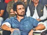 Bombay HC asks Maharashtra govt how Sonu Sood, MLA Zeeshan Siddique procured anti-Covid drugs