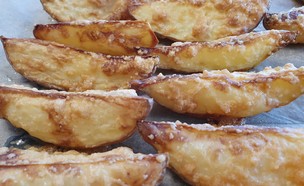 תפוחי אדמה צלויים עם פרמזן (צילום: צילום ביתי, mako אוכל)