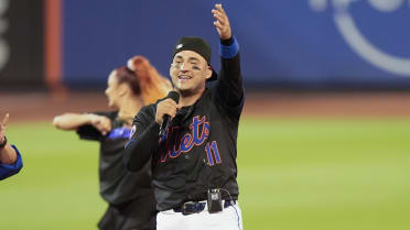 Jose Iglesias performs after the Mets win