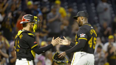 Aroldis Chapman secures the win