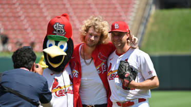 Yung Gravy makes appearance at Cardinals' game 