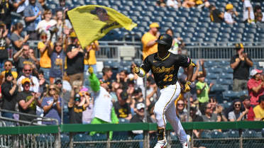 Andrew McCutchen's solo home run (19)