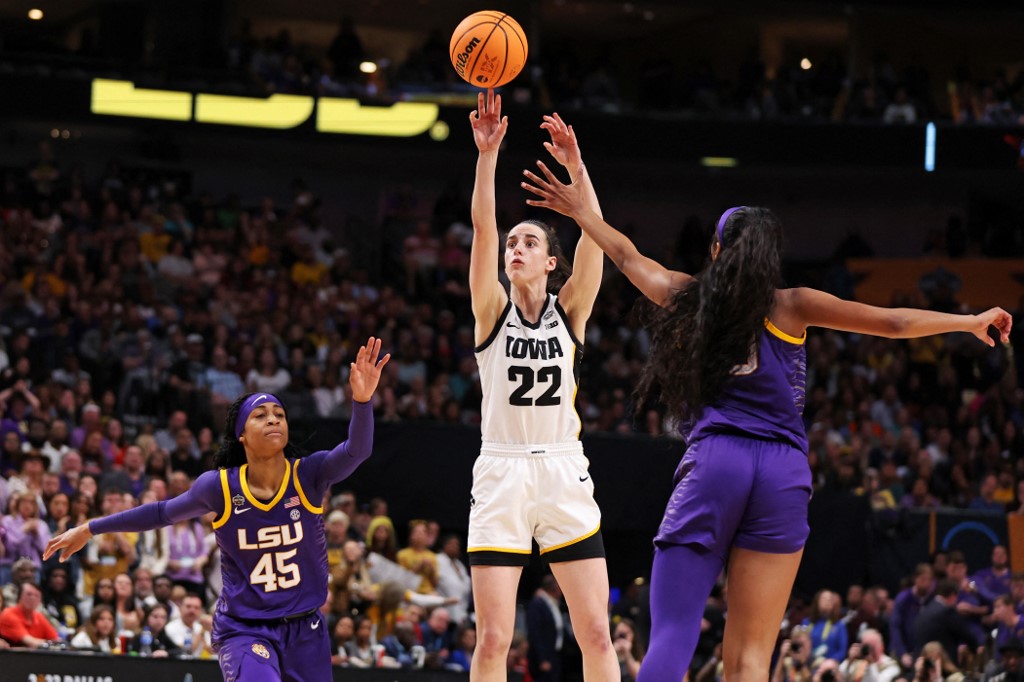 Caitlin Clark Player Props for LSU vs. Iowa: Women's Elite Eight Prediction