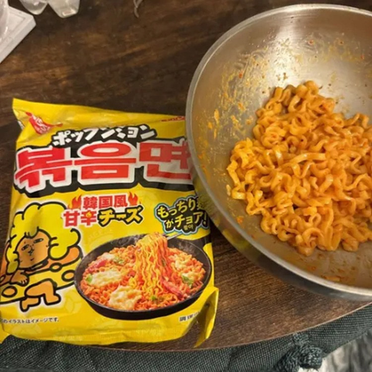 Nissin Yakisoba Bokkeunmyeon Korean style sweet and spicy cheese 1 packet