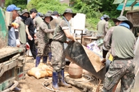 Recovery work continues in sweltering weather