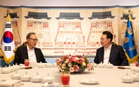 Yoon hosts dinner for former President Lee Myung-bak