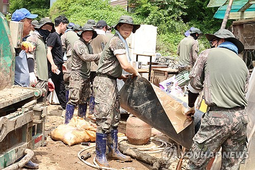 Recovery work continues in sweltering weather