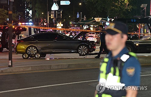 (2nd LD) 9 dead, 4 injured as car plows into pedestrians in central Seoul
