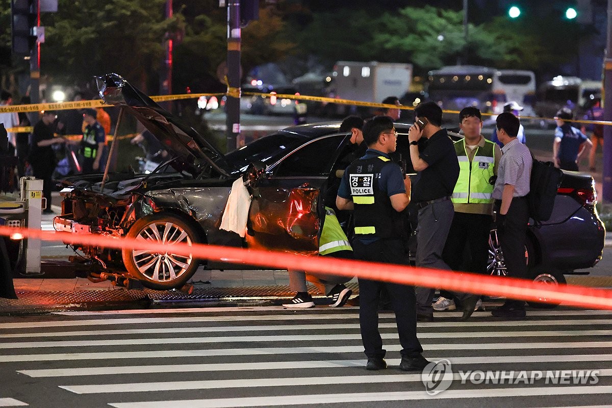 9 dead, 4 others injured in car accident in downtown Seoul
