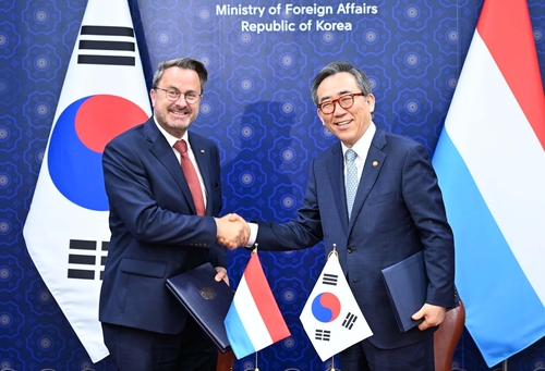 FM Cho voices hope for stronger ties with Luxembourg as embassy opens in S. Korea