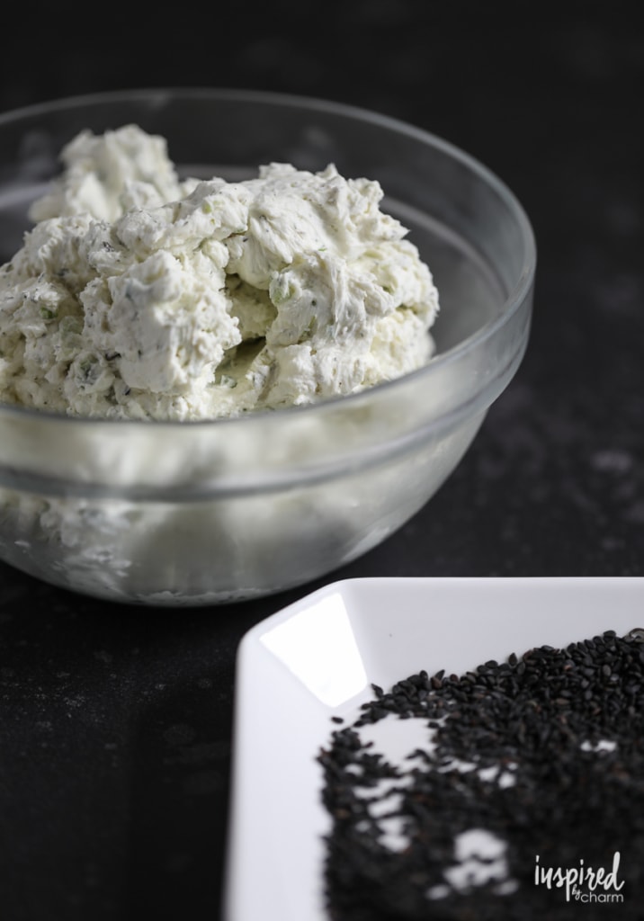 Spooky Spider Cheeseball for Halloween #appetizer #recipe #halloween #snack #cheeseball #spooky 