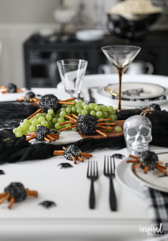 Spooky Spider Cheeseball for Halloween #appetizer #recipe #halloween #snack #cheeseball #spooky 