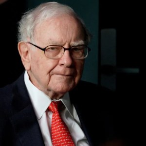 Berkshire Hathaway, de Warren Buffett, vende US$ 1,5 bilhão em ações do Bank of America