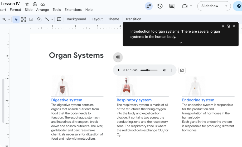 Ondertiteling wordt in realtime getoond terwijl een spreker een Google-presentatie houdt.