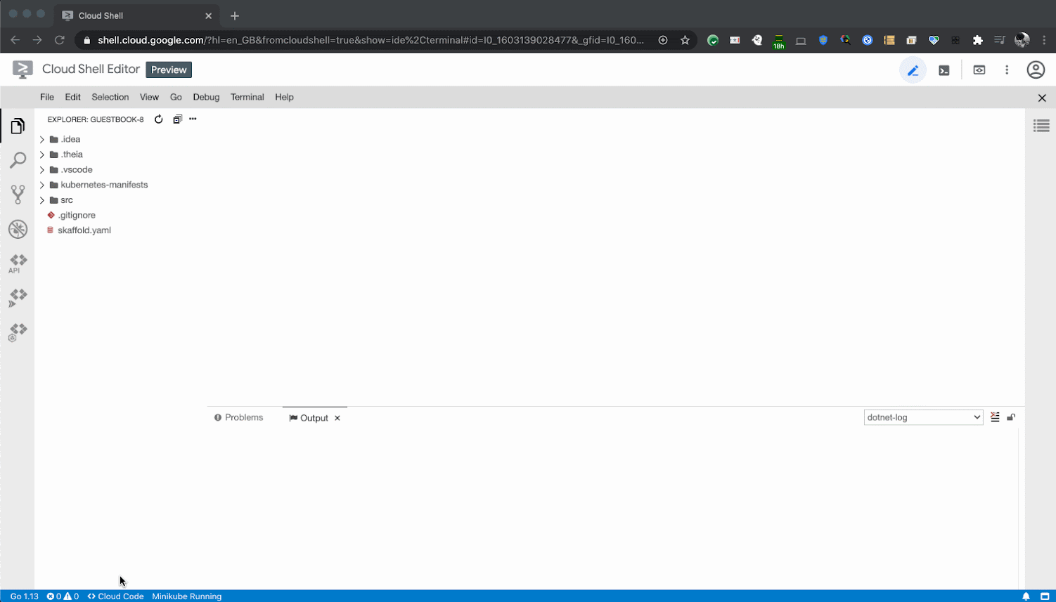 Imagen dinámica de una persona que interactúa con una ventana del editor de Cloud Shell