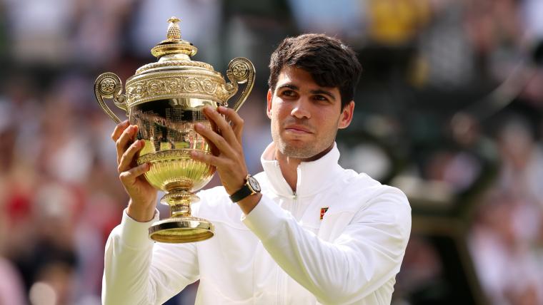 Alcaraz comprehensively defeats Djokovic in Wimbledon final image