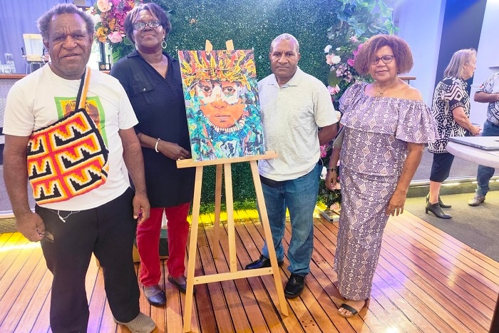 PNG raitas Baka Bina, Marlene Potoura, Euralia Paine na artist Laben John