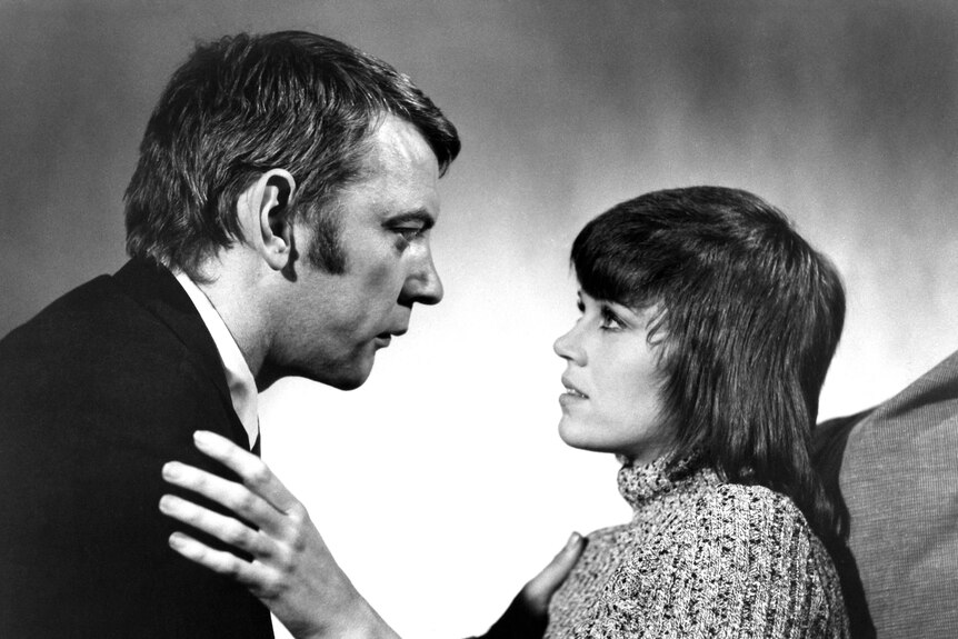 Donald Sutherland and Jane Fonda looking into each others eyes in the movie Klute