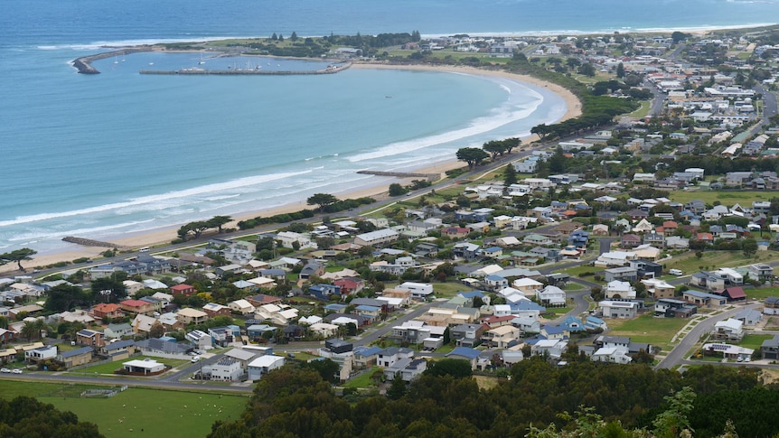 A photo of houses in the township of Apollo Bay