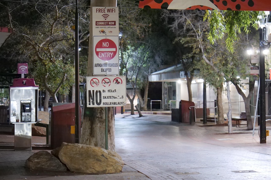 A photo of an empty street in Alice Springs.