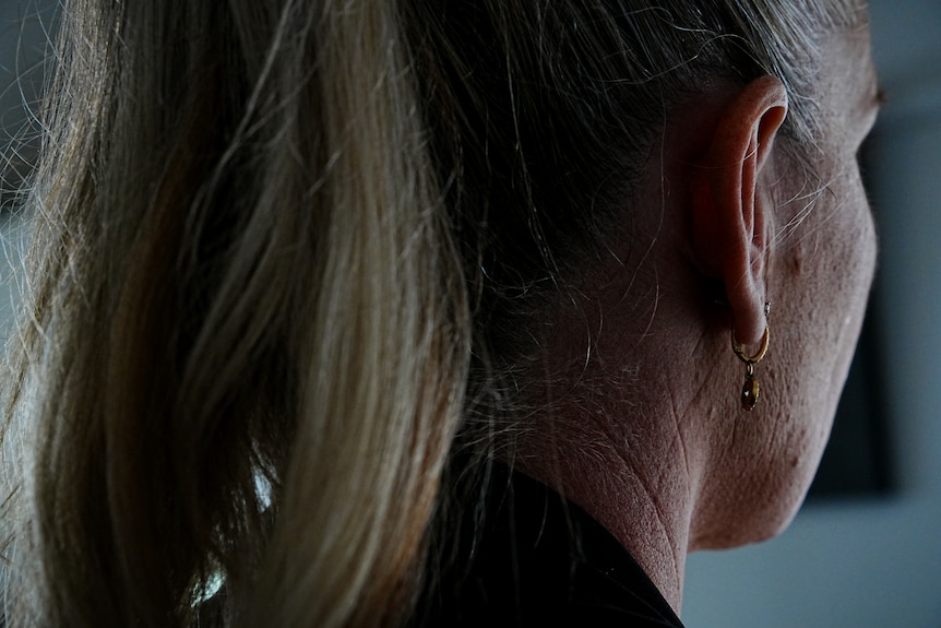 Anonymous picture of blonde female back of head  