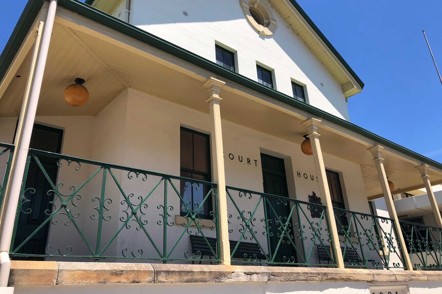 Bega Court House exterior, with cream paint and green trim 