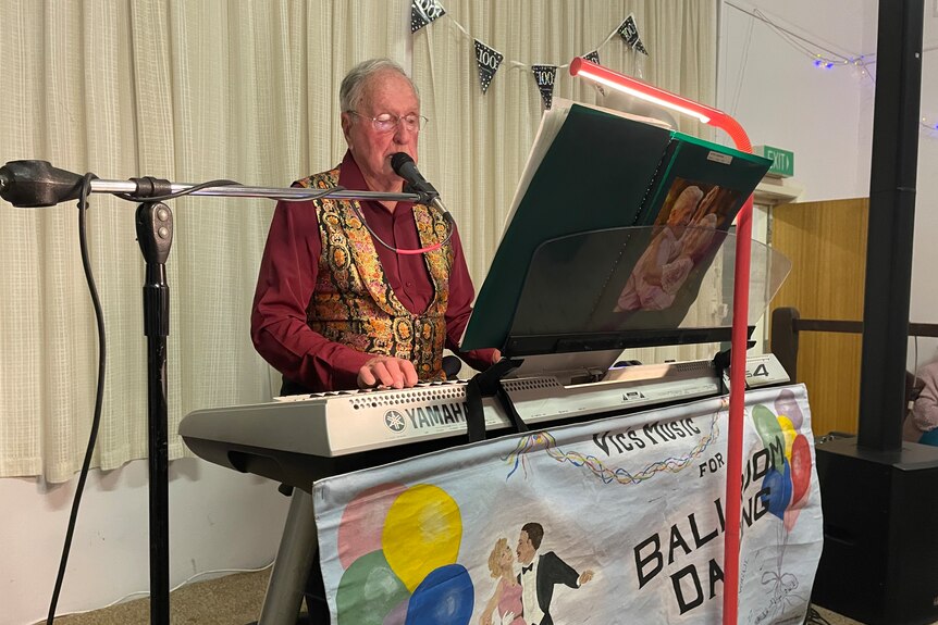 Photo of a man playing keyboards.