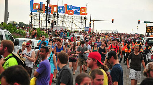 Fans are evacuated from Grant park due to an approaching storm during 2012 Lollapalooza
