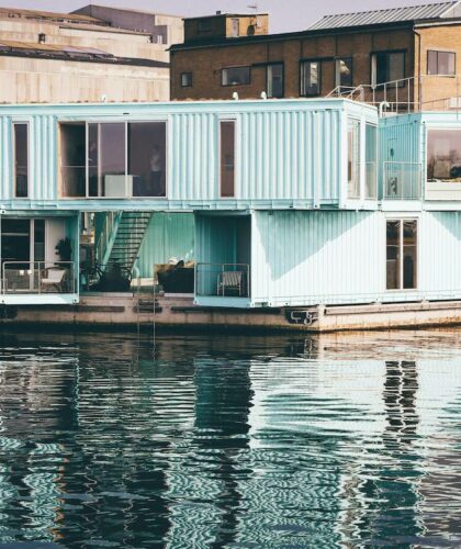 Floating Home Modern