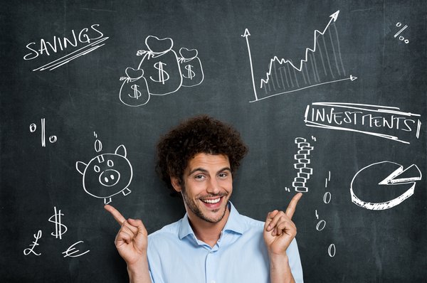 Person in front of blackboard with investing-related pictures and words drawn on it.