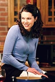 Lauren Graham in Gilmore Girls (2000)