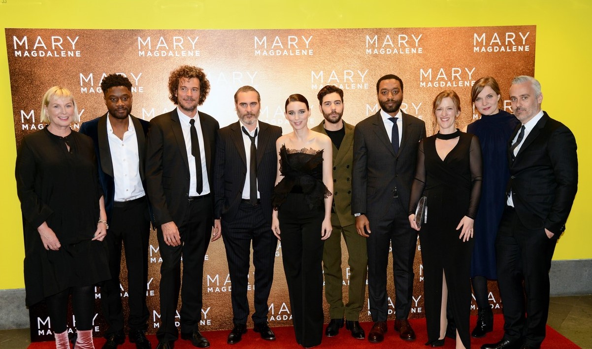 Joaquin Phoenix, Garth Davis, Chiwetel Ejiofor, Rooney Mara, Tahar Rahim, and Charles Babalola at an event for Mary Magdalene (2018)