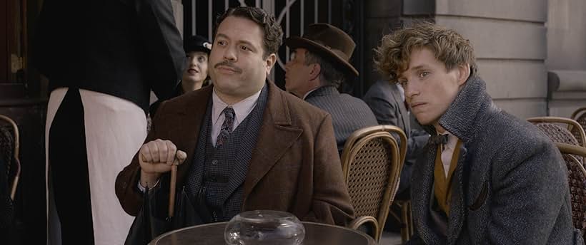 Dan Fogler and Eddie Redmayne in Fantastic Beasts: The Crimes of Grindelwald (2018)