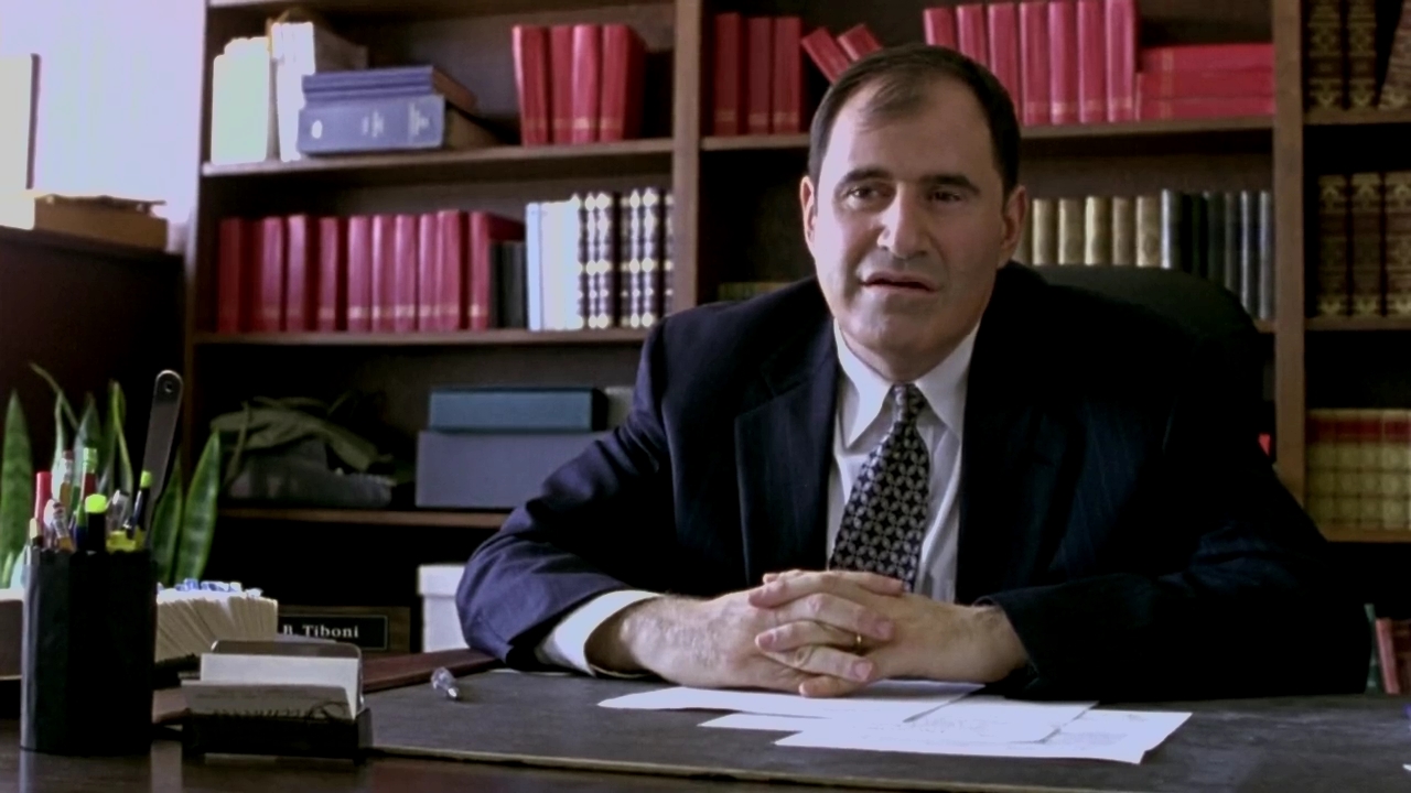 Richard Kind in The Station Agent (2003)
