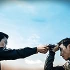 Lee Sun-kyun and Cho Jin-woong in A Hard Day (2014)