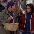 Lauren Graham and Scott Patterson in Gilmore Girls (2000)