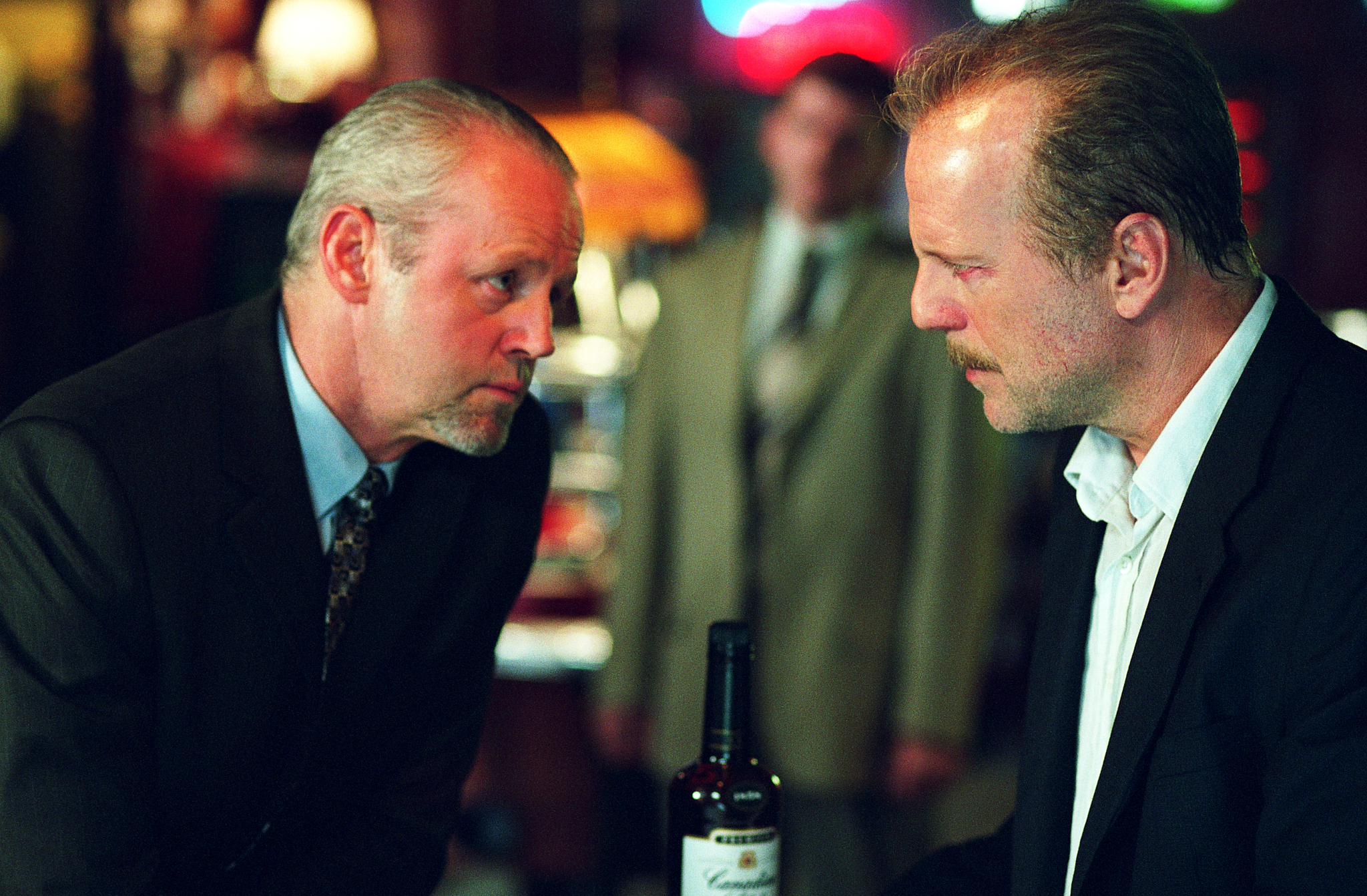 Bruce Willis and David Morse in 16 Blocks (2006)