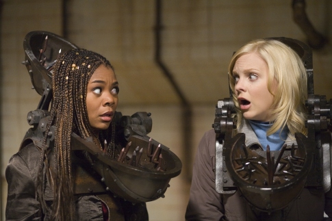 Anna Faris and Regina Hall in Scary Movie 4 (2006)