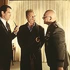 Pierce Brosnan, Jack Nicholson, and Rod Steiger in Mars Attacks! (1996)