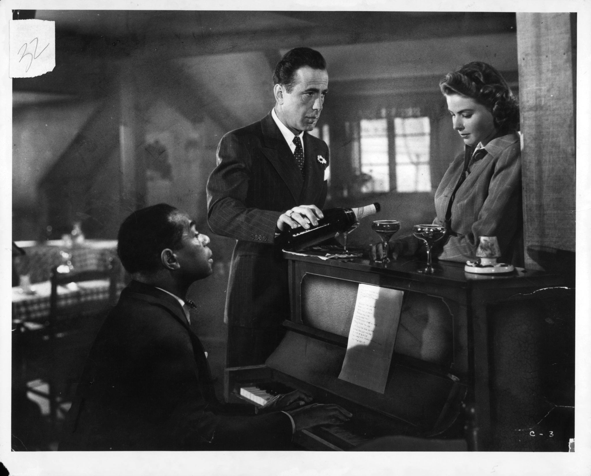 Ingrid Bergman, Humphrey Bogart, and Dooley Wilson in Casablanca (1942)