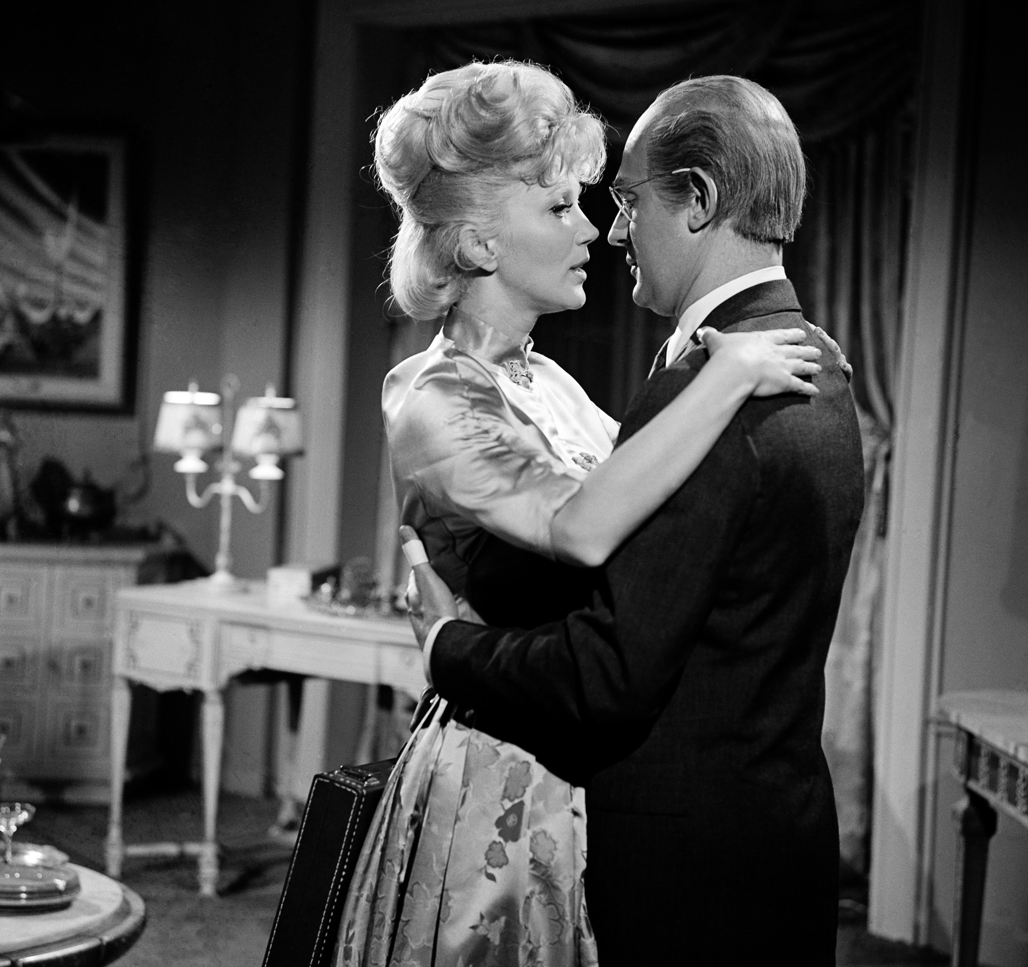 Larry Blyden and Kathie Browne in The Alfred Hitchcock Hour (1962)