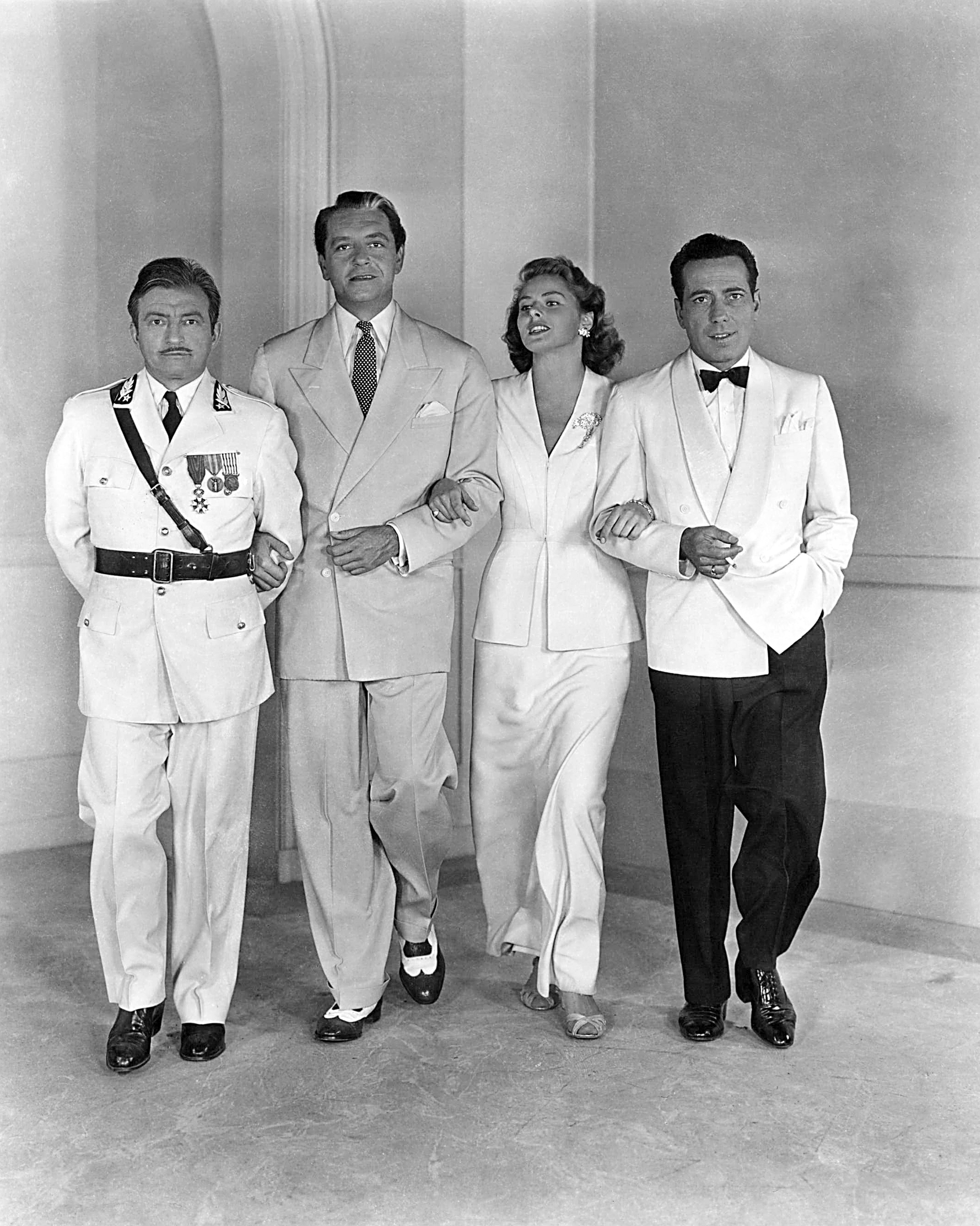 Ingrid Bergman, Humphrey Bogart, Claude Rains, and Paul Henreid in Casablanca (1942)