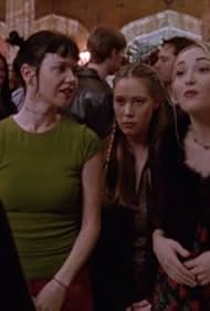 Shelly Cole, Teal Redmann, and Liza Weil in Gilmore Girls (2000)