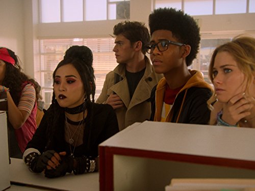 Gregg Sulkin, Lyrica Okano, Virginia Gardner, Allegra Acosta, and Rhenzy Feliz in Runaways (2017)