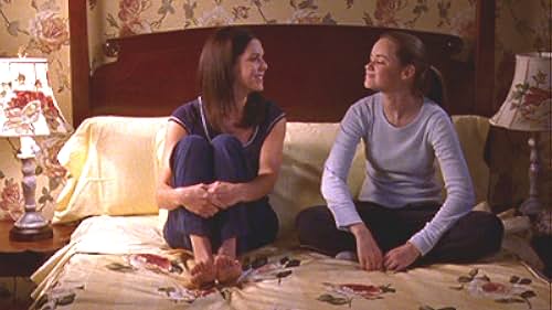 Alexis Bledel and Lauren Graham in Gilmore Girls (2000)