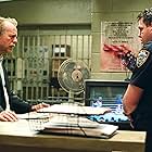 Bruce Willis and David Sparrow in 16 Blocks (2006)