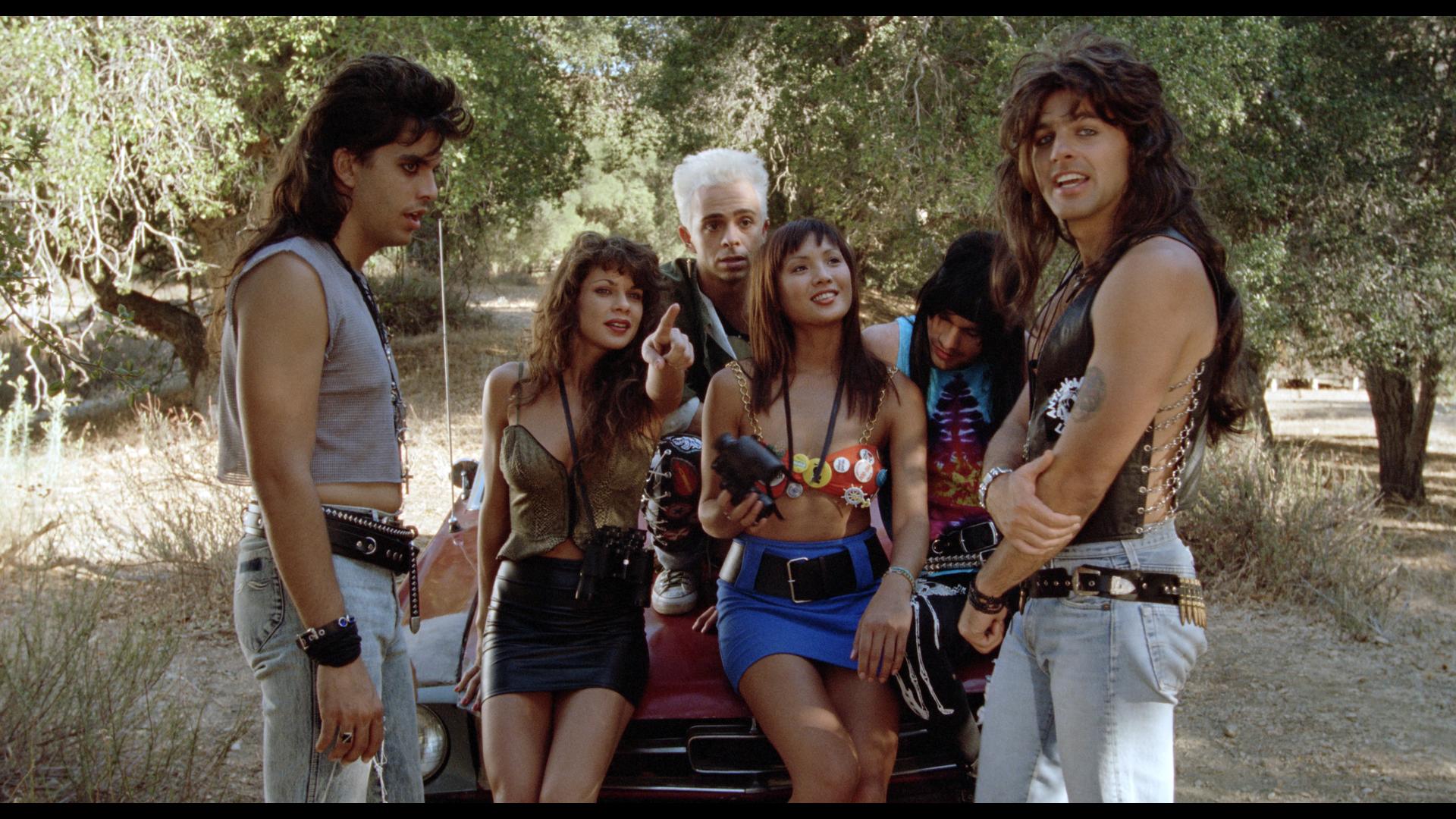 Teri Weigel, Cort McCown, Louie Bonanno, Grant Cramer, Lex Lang, and Pía Reyes in Auntie Lee's Meat Pies (1992)